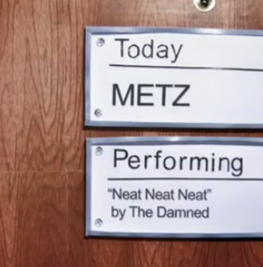 METZ hace cover a The Damned
