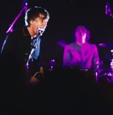 Nuevo video de Miles Kane desde el escenario,
