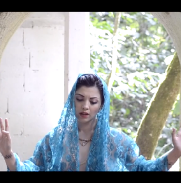 Mon Laferte se pinta 