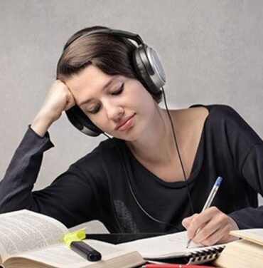 Según la ciencia, esto es lo que debes escuchar para poder concentrarte