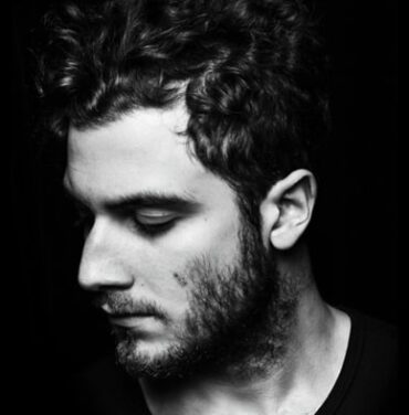 Nicolas Jaar estrenó disco la semana pasada... ¡y nadie lo notó!