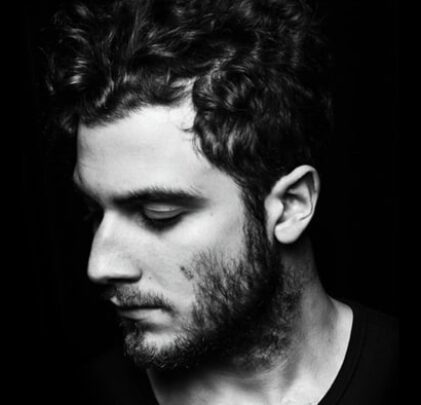 Nicolas Jaar estrenó disco la semana pasada... ¡y nadie lo notó!