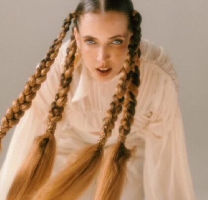 Déjate hechizar por “Embeleso” de NIKÓLA