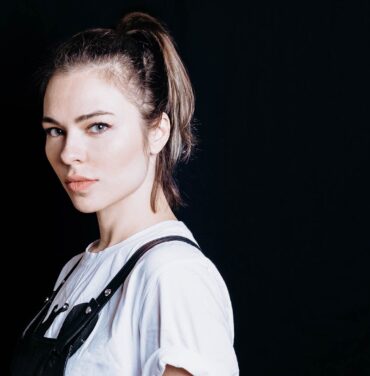 Nina Kraviz estrena “Broader” en apoyo a Colombia