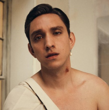 Oliver Sim de The xx estrena su nuevo sencillo, “Fruit”