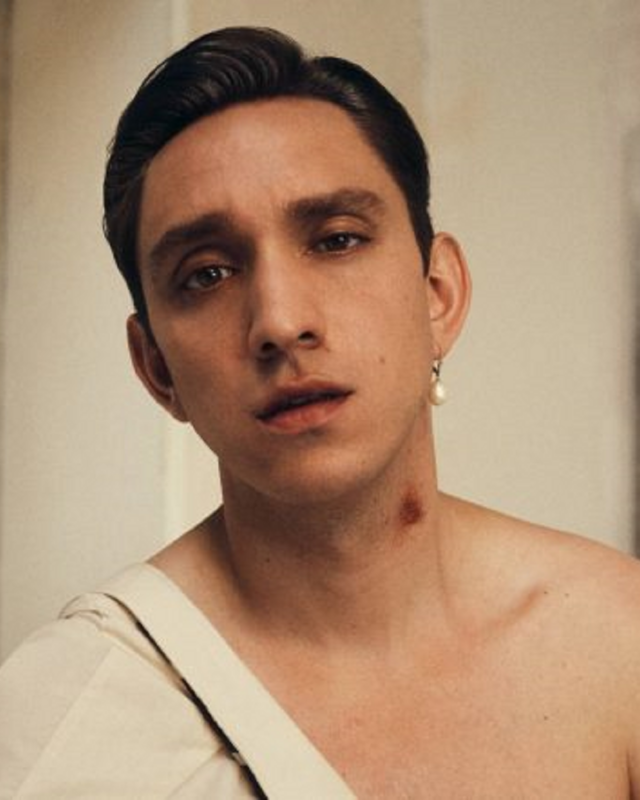 Oliver Sim de The xx estrena su nuevo sencillo, “Fruit”
