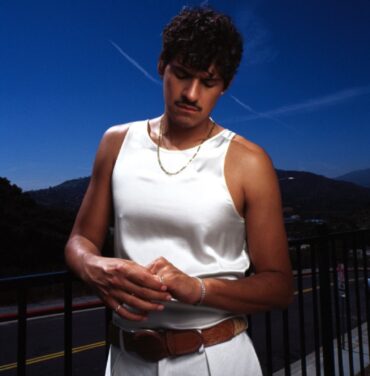 Escucha “Archetype” de Omar Apollo