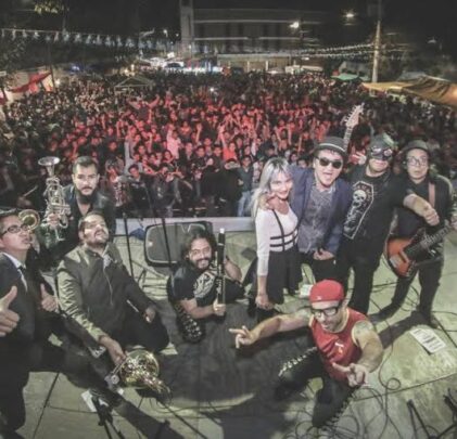 Out Of Control Army en el Lunario