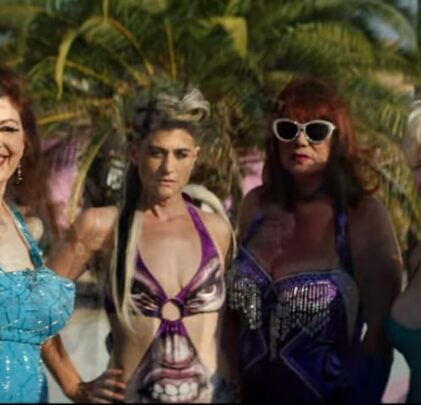 Peaches invita a estrellas burlesque en su nuevo video