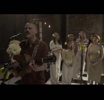 Pehuenche reversiona “Por ella” en sesión en vivo