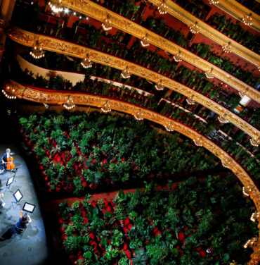 Ópera de Barcelona toca frente a 2,292 plantas