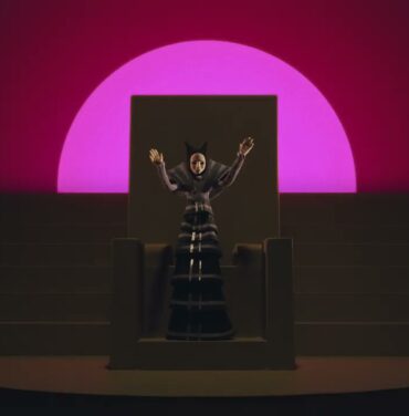 Poppy revela su nuevo single, “Her”