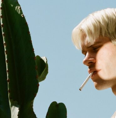 Porches anuncia nuevo álbum y comparte el sencillo “Okay” 
