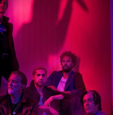Queens of the Stone Age estrena “Negative Space”