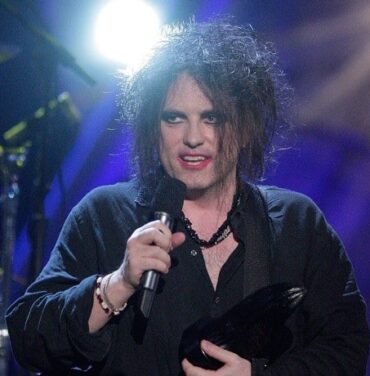 Robert Smith le hace un cover a Ride