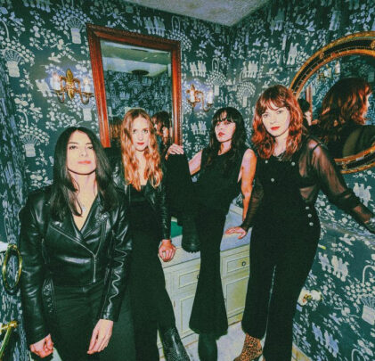 Viaja por el descontrol de Ruido Rosa en “Caos”