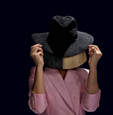 Sia regresa con “To Be Human