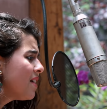 Silvana Estrada comparte el lyric video de “Para Siempre”