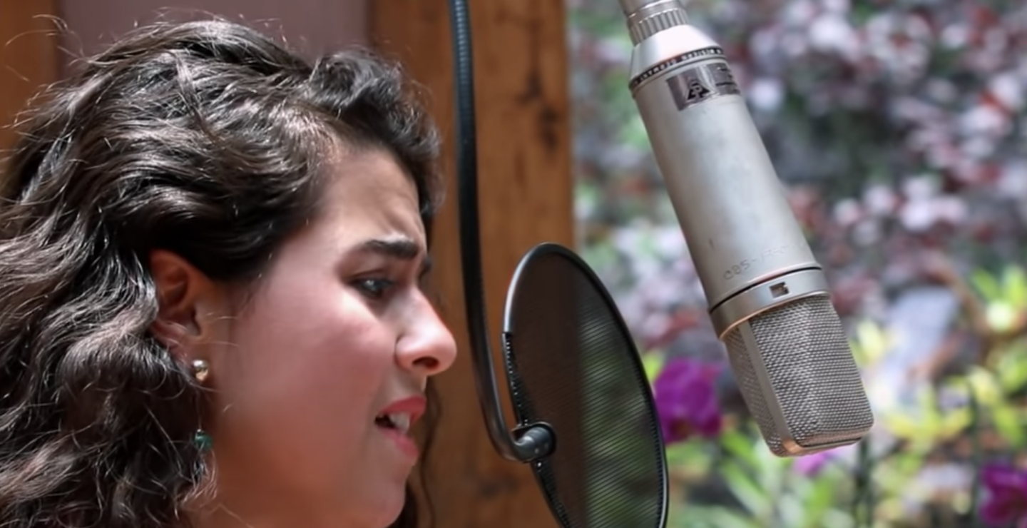 Silvana Estrada comparte el lyric video de “Para Siempre”