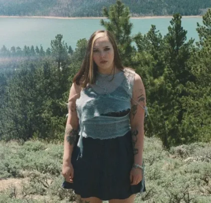 Soccer Mommy estrena “M” y anuncia disco