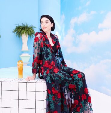 St. Vincent sorprende con un cover a “Stairway to Heaven”