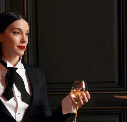 St. Vincent hechiza con “DOA”, un lanzamiento para A24