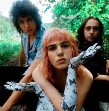 Escucha “Moment in the Sun”, lo nuevo de Sunflower Bean
