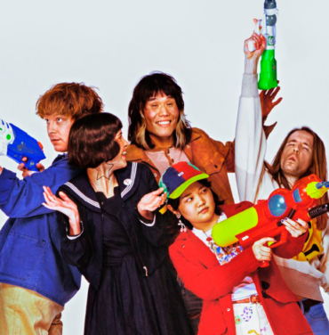 Superorganism comparte “It’s Raining” con Stephen Malkmus