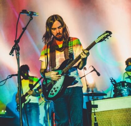 Tame Impala le hace un cover a Kylie Minogue