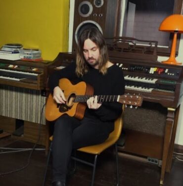 Kevin Parker presenta podcast de 'The Slow Rush'