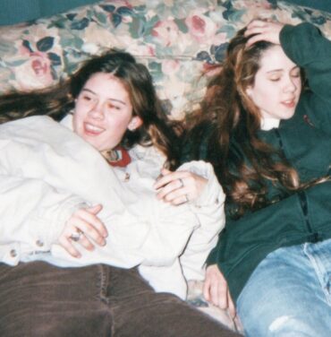 Mira el tráiler de 'High School', la serie inspirada en Tegan and Sara