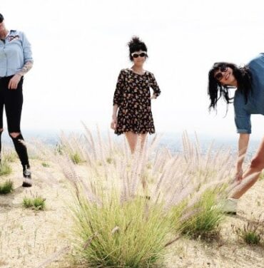 The Coathangers comparte 