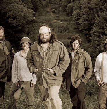 The Dear Hunter estrena, “The Squeaky Wheel”