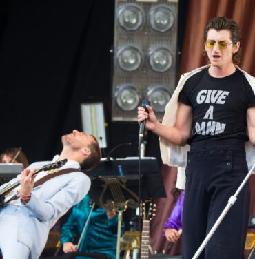 The Last Shadow Puppets le hace un cover a David Bowie