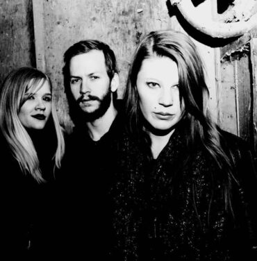 The White Swan, fusión de amor con synth rock