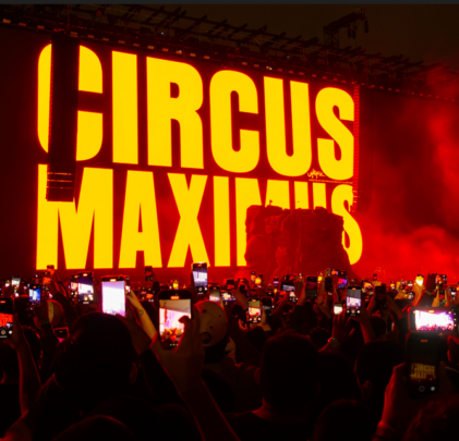 Travis Scott en la Explanada del Estadio Azteca