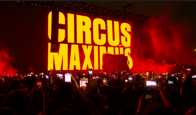 Travis Scott en la Explanada del Estadio Azteca