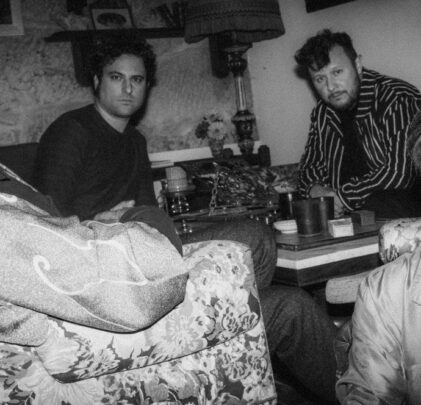 Triángulo de Amor Bizarro vuelve con “Estrella Antivida”