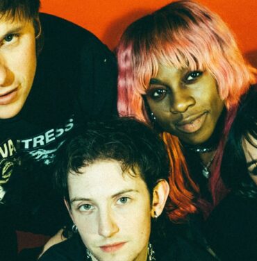 PREMIERE: TVOD estrena el video de “Uniform”