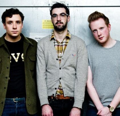Two Door Cinema Club estrena canción