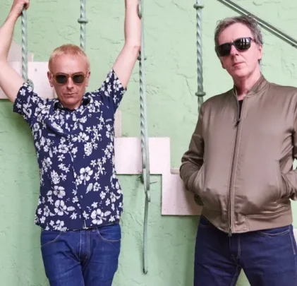 Dale play a “Denver Luna” de Underworld