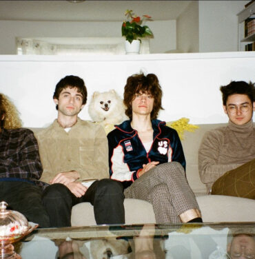 Escucha “Odds Are It's Blue”, lo nuevo de Liily 