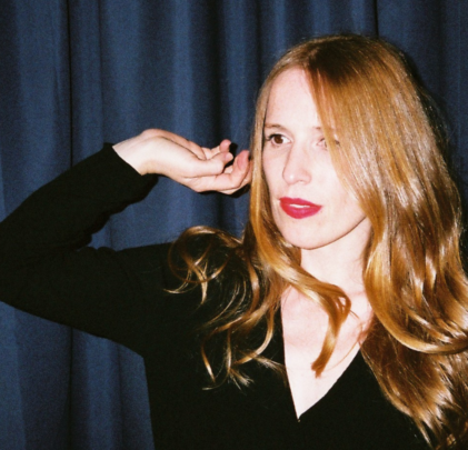 Escucha “Easier Alone” de Anna Prior