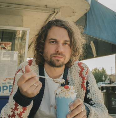 Mira el video de “Rock Bottom”, lo nuevo de Kevin Morby