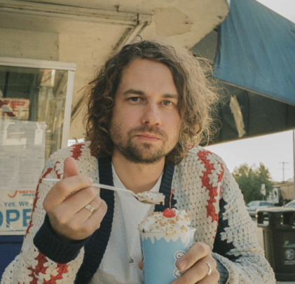 Mira el video de “Rock Bottom”, lo nuevo de Kevin Morby
