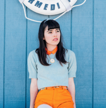 Hazel English estrena video