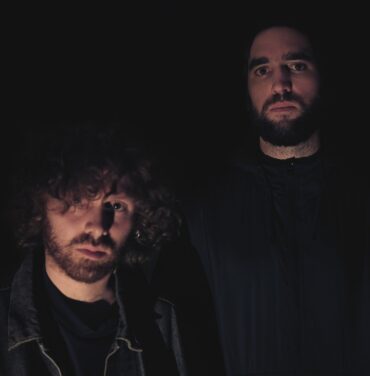 Vuelveteloca comparte los remixes de 'Contra'