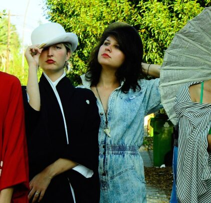 Warpaint trae dos sorpresas