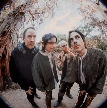 Weezer anuncia el primero de cuatro EPs y estrena “A Little Bit of Love”