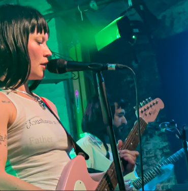 Wet Leg estrena siete canciones en show sorpresa